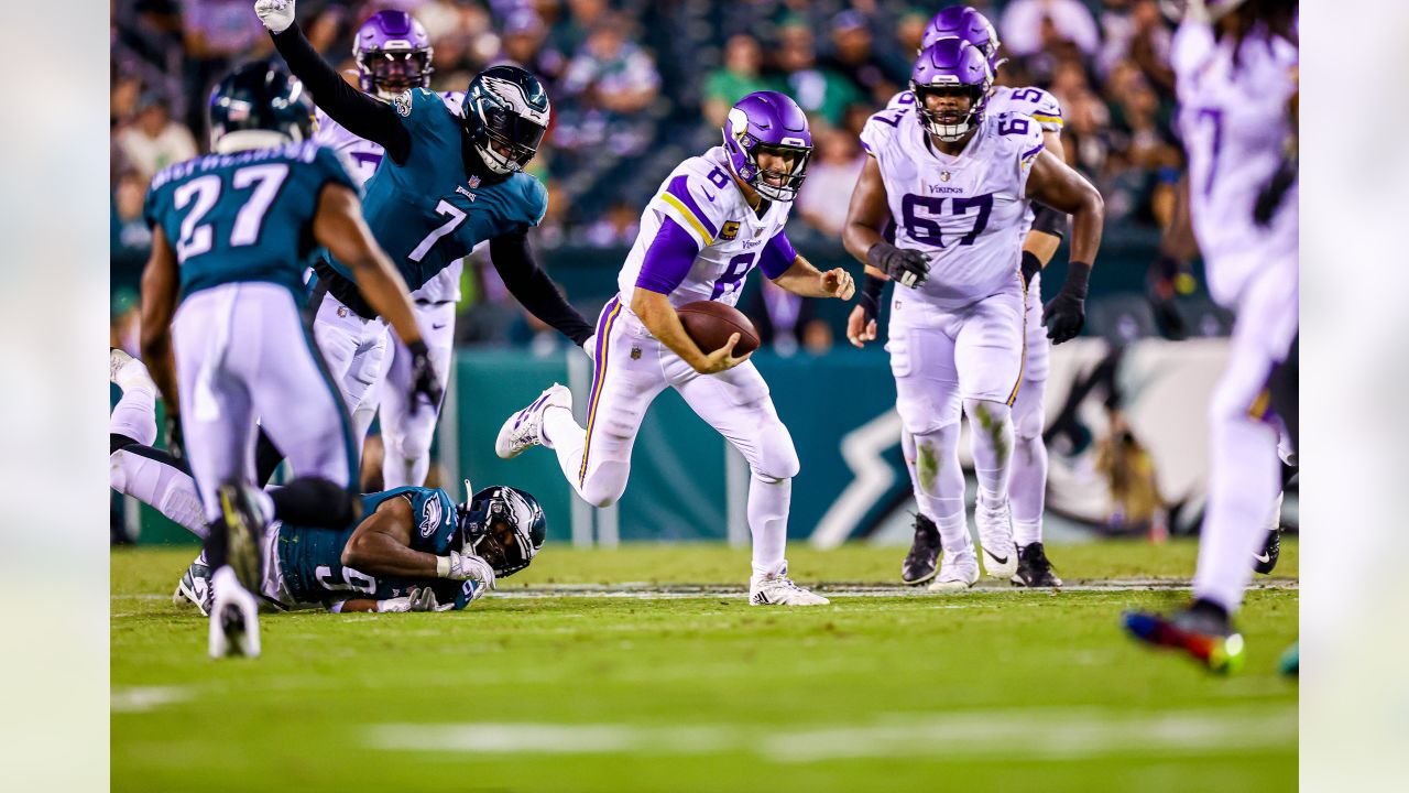 Vikings lose to Eagles 24-7 in another Monday night dud