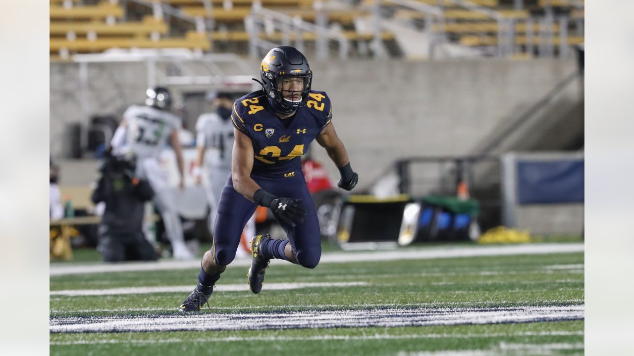 Cal Football Update: Camryn Bynum posts a picture in a knee brace with  crutches