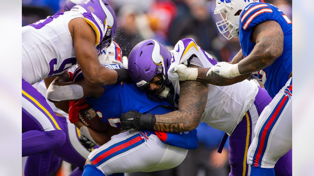 Minnesota Vikings players nearly choke on 'very dry' post-game