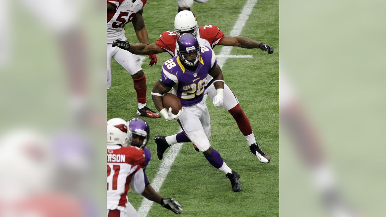 Future Hall-of-Famer, Mpls-native Larry Fitzgerald Jr. visits  Vikings/Cardinals practice -  5 Eyewitness News