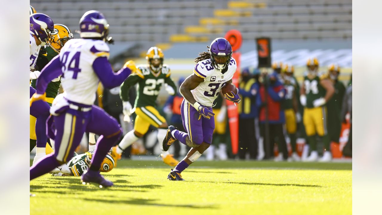 Cook's 4 TDs help Vikings knock off Packers 28-22