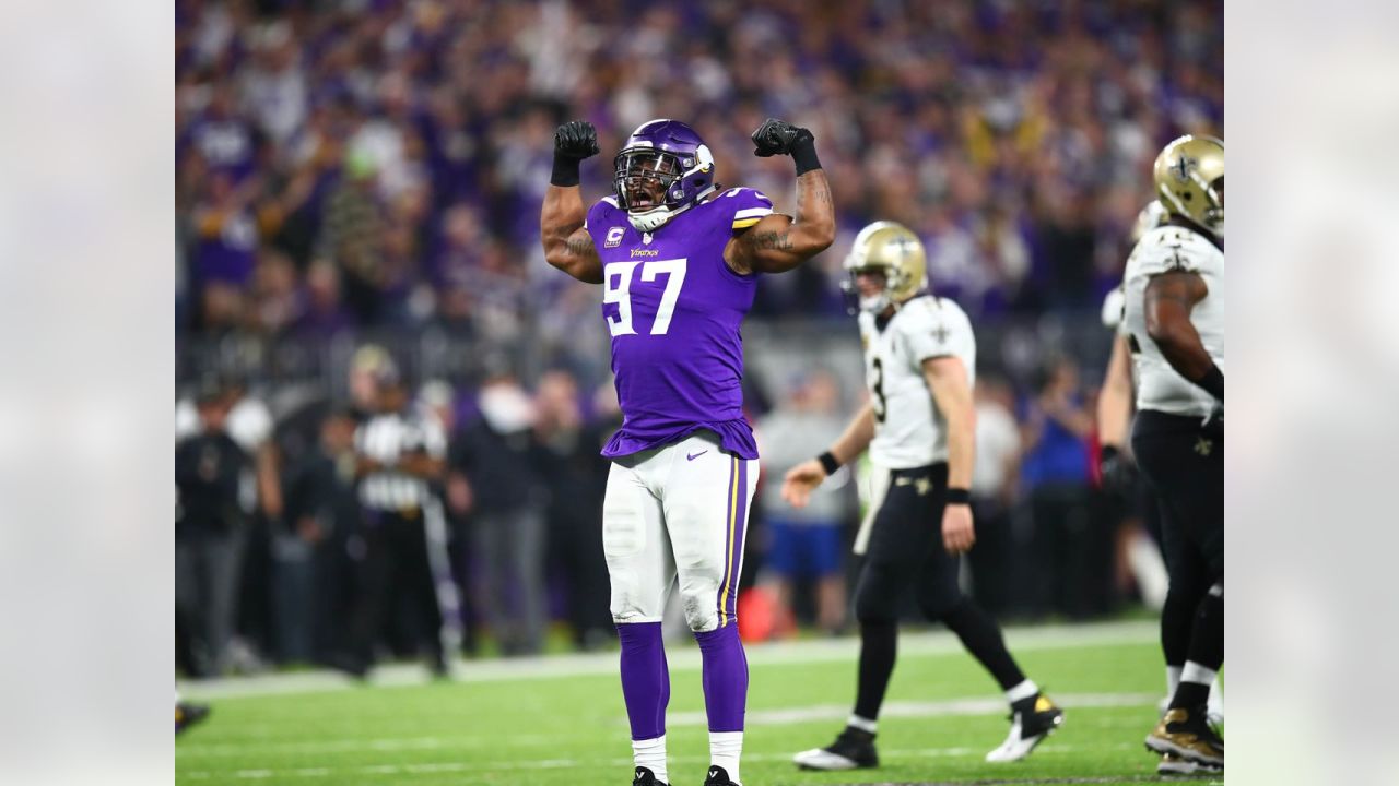 Vikings stun Saints, 29-24, with 61-yard touchdown on last play