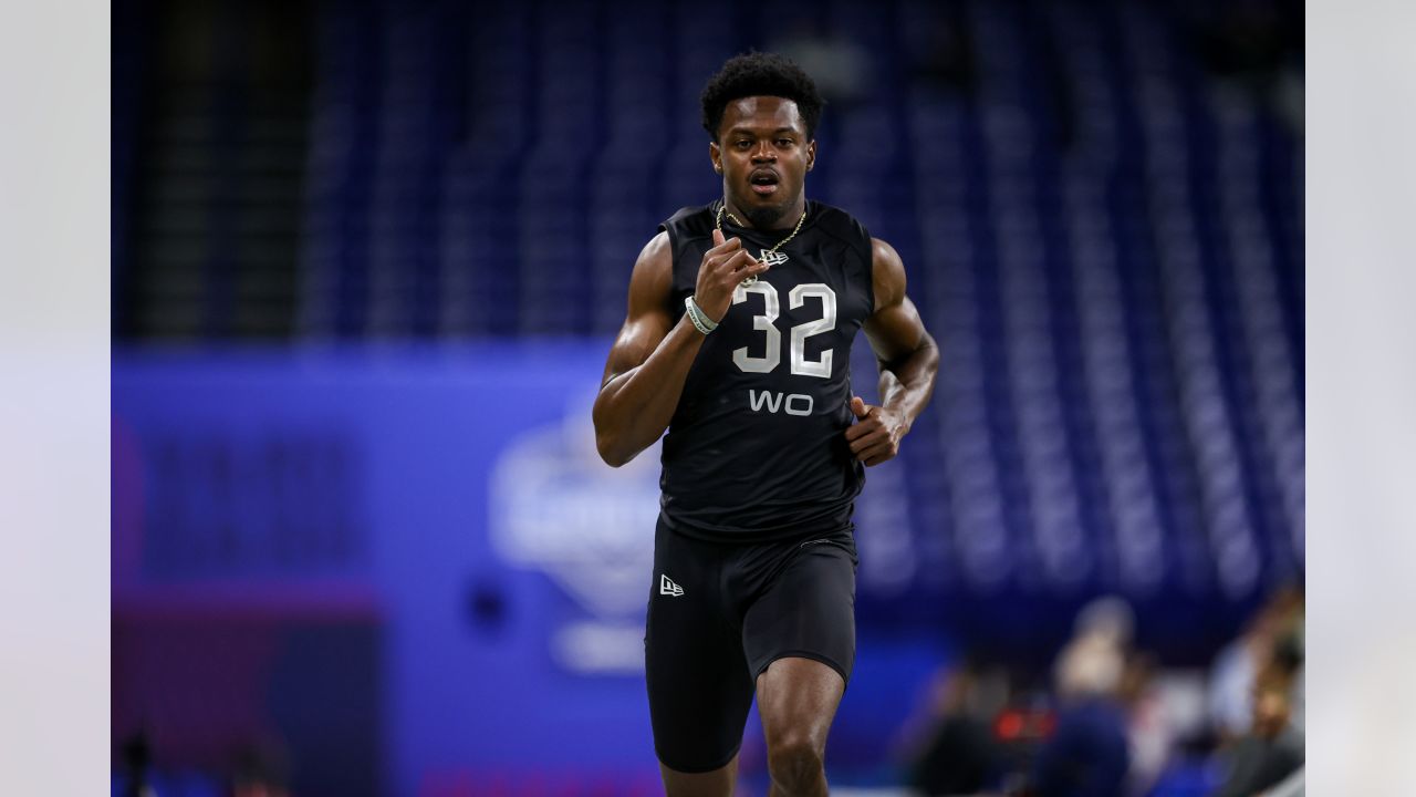 Wide receiver Braylon Sanders runs official 4.48-second 40-yard dash at  2022 combine