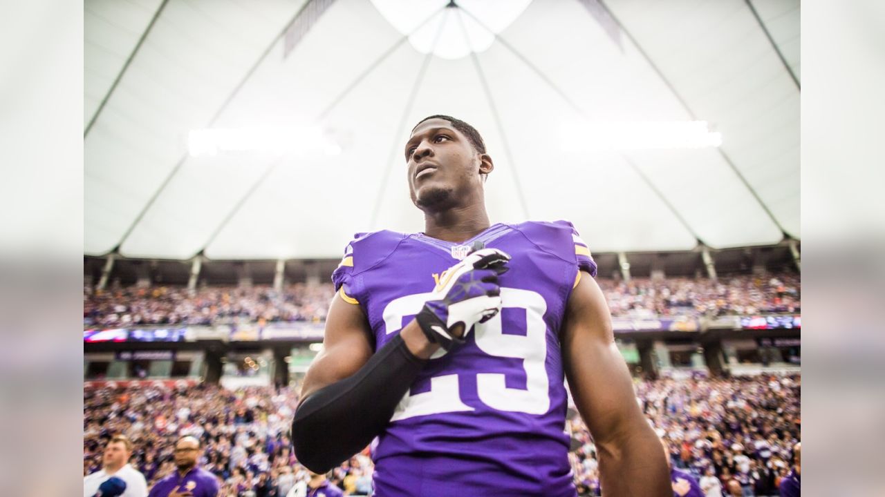 Vikings make CB Xavier Rhodes wear boxing gloves at practice