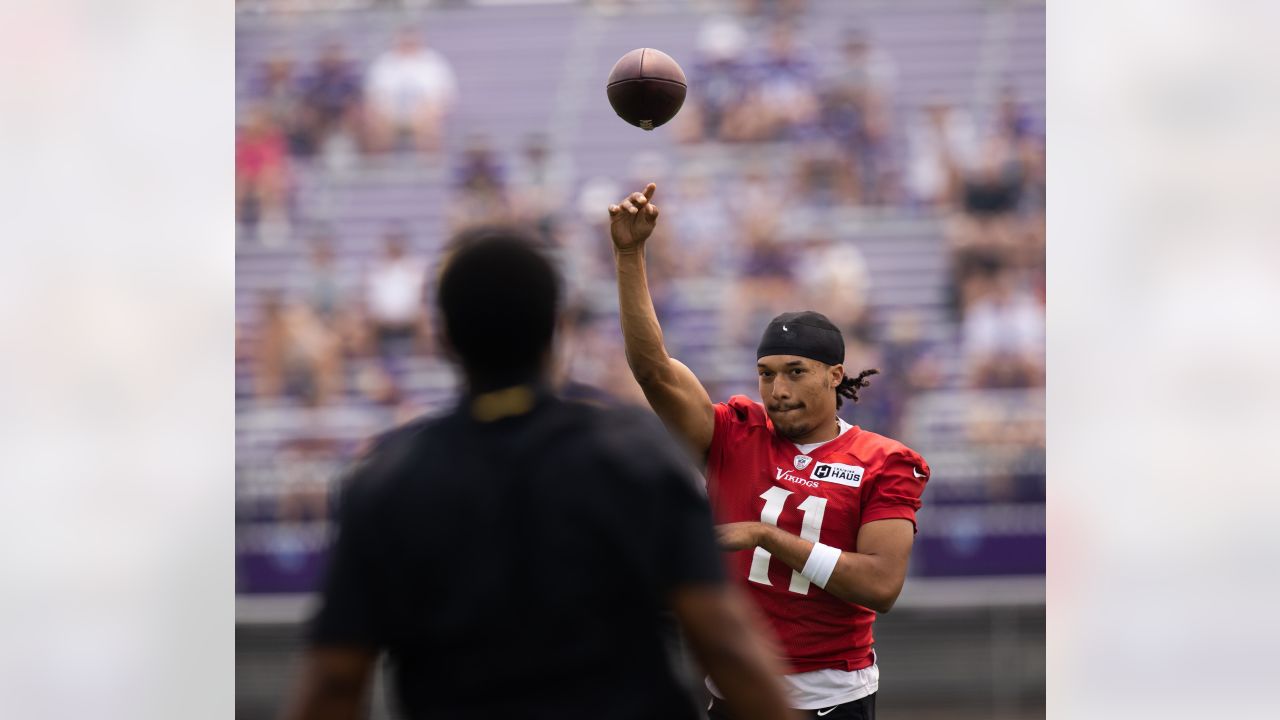 Minnesota Vikings guard Oli Udoh (74) blocks during an NFL football game  against the Baltimore Ravens, Sunday, Nov. 07, 2021 in Baltimore. (AP  Photo/Daniel Kucin Jr Stock Photo - Alamy