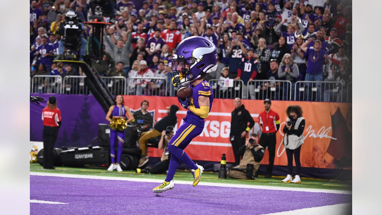 Vikings hold off Patriots 33-26 to improve to 9-2 on historic night for  Justin Jefferson