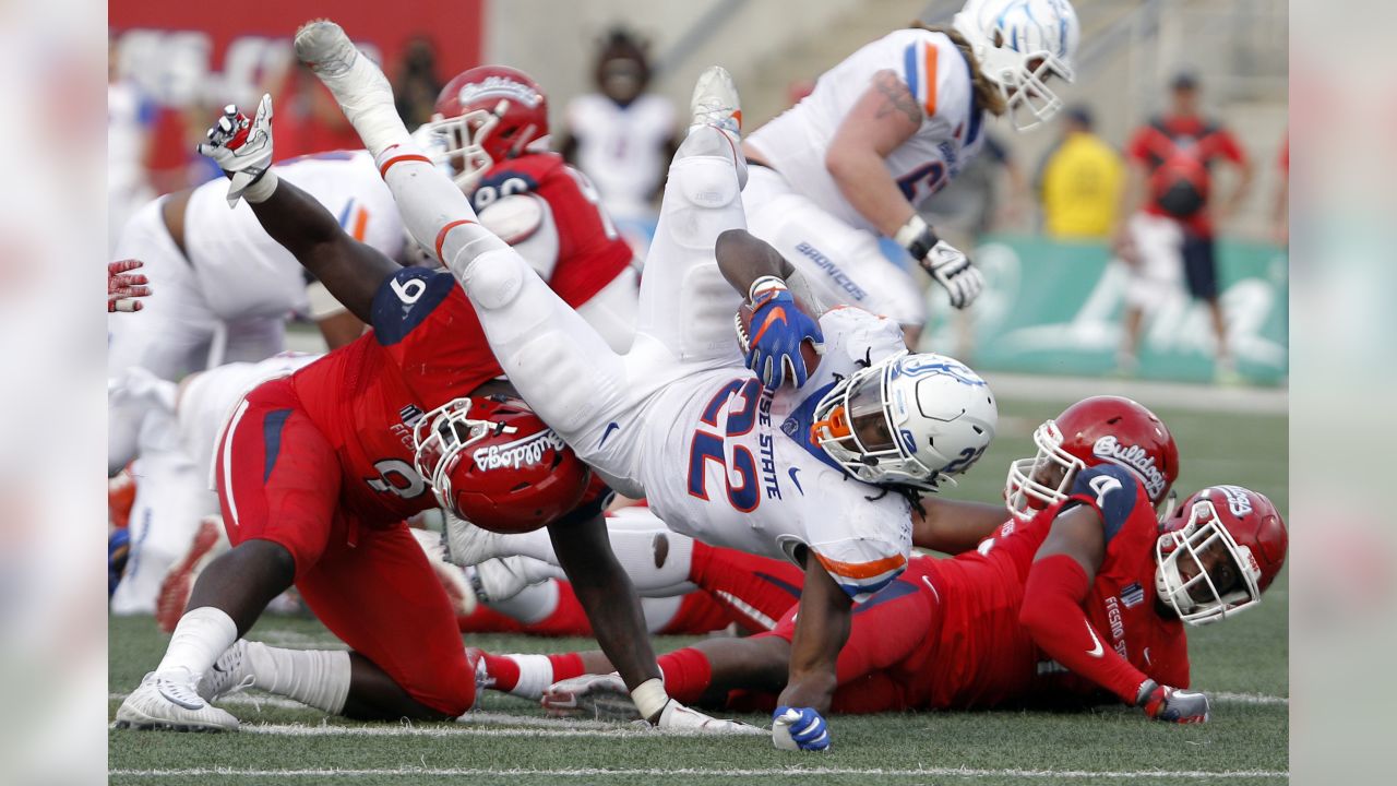 Minnesota Vikings running back Alexander Mattison (25) tries to