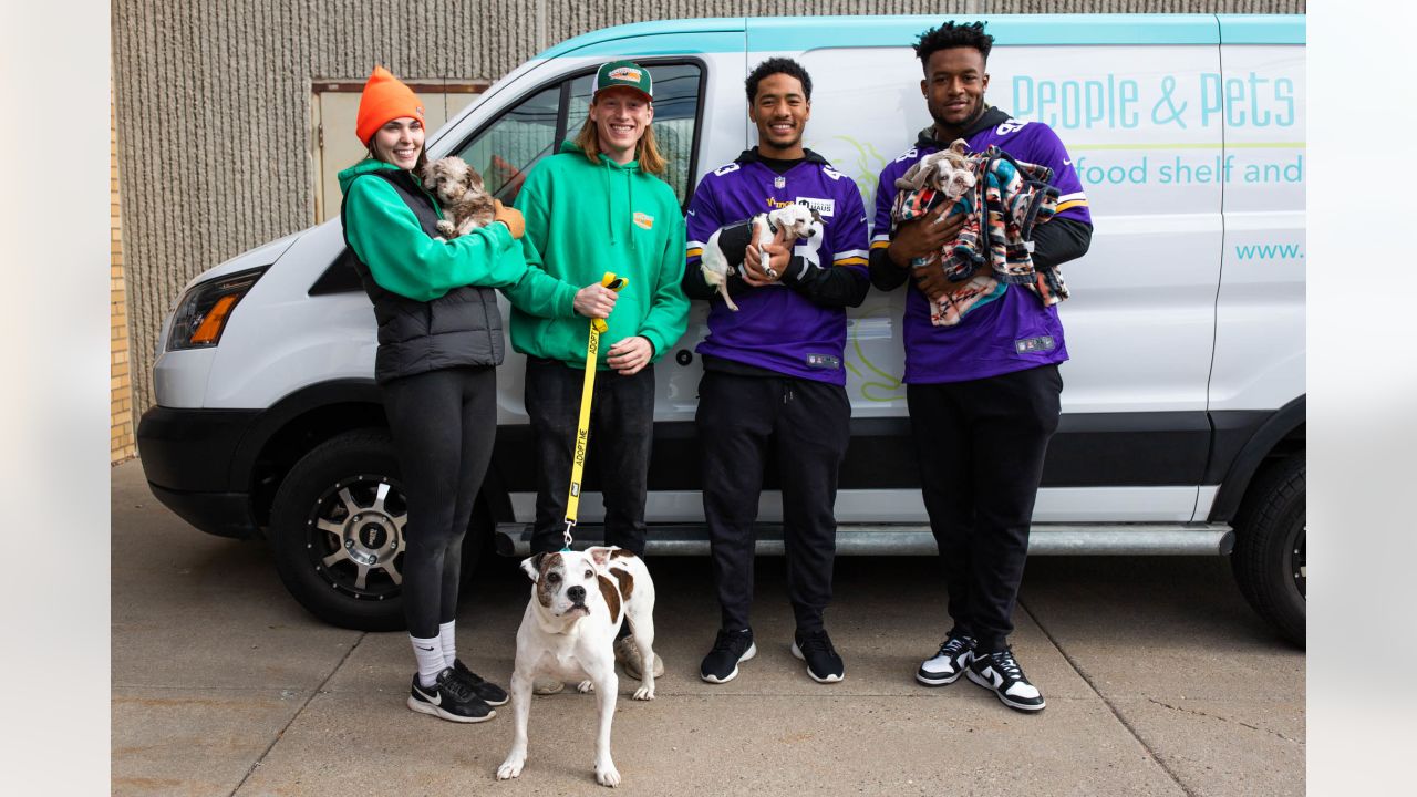 Vikings Team with Animal Shelter & Pet Food Shelf to Make Paws-itive Impact