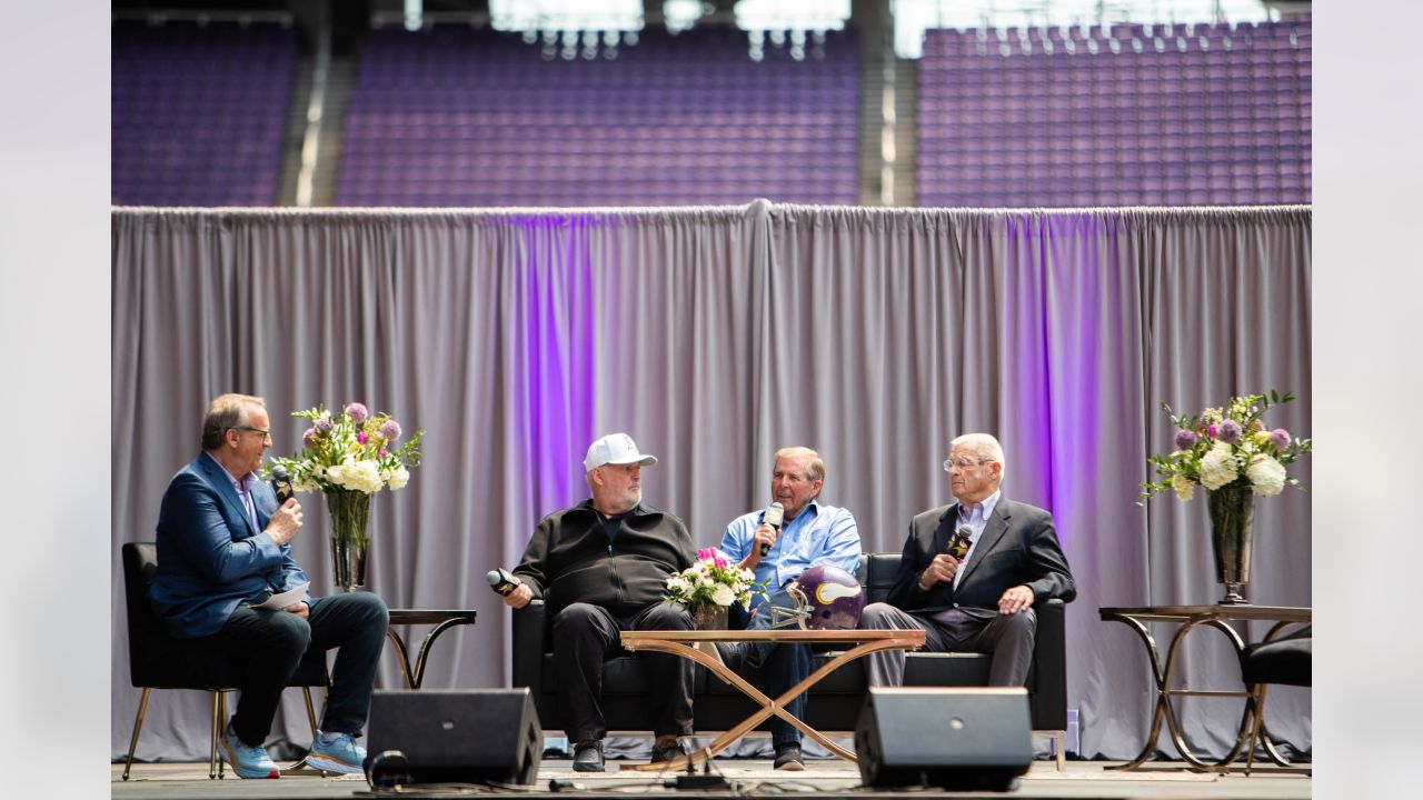 Paul Wiggin Awarded 2023 Bud Grant Distinguished Minnesotan Trophy