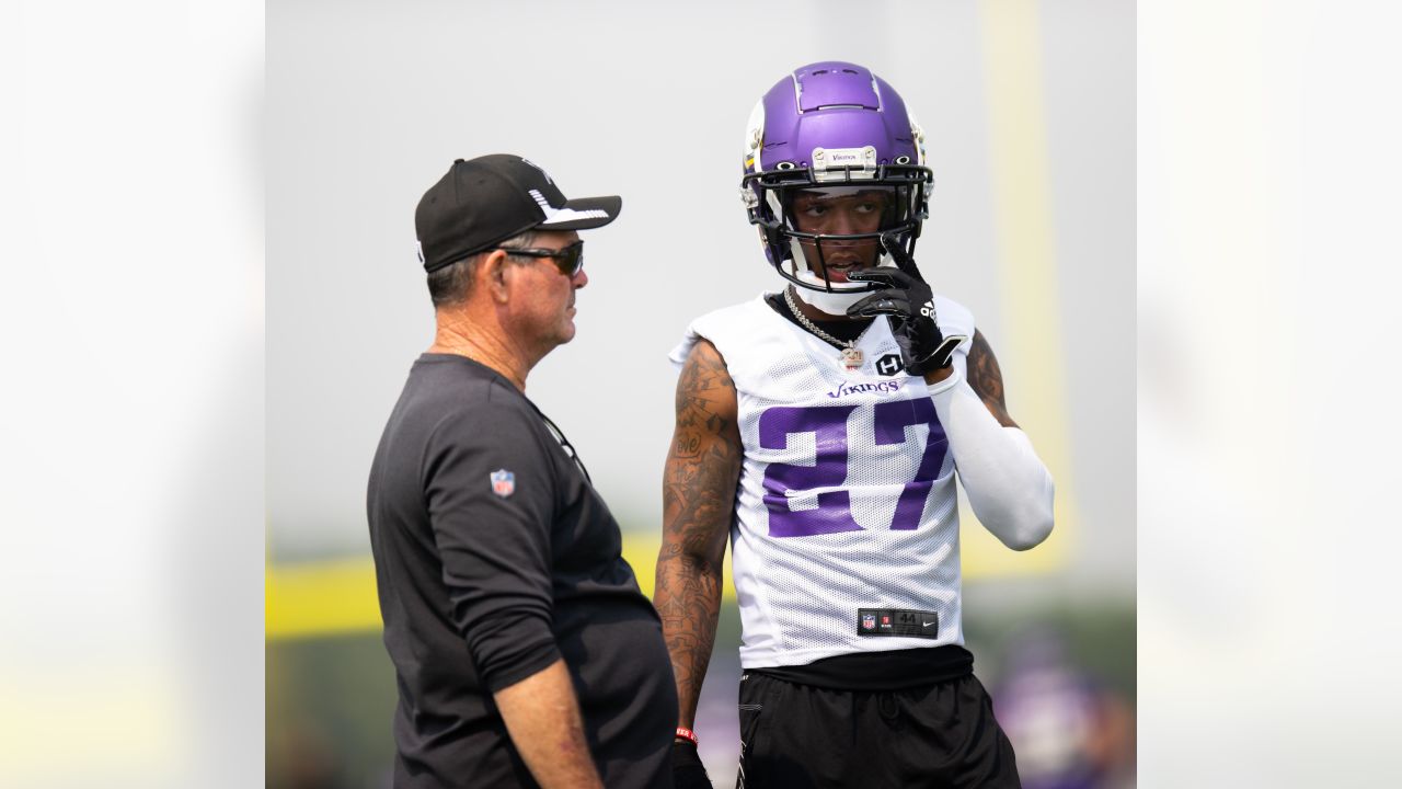 Minnesota Vikings guard Oli Udoh (74) blocks during an NFL football game  against the Baltimore Ravens, Sunday, Nov. 07, 2021 in Baltimore. (AP  Photo/Daniel Kucin Jr Stock Photo - Alamy