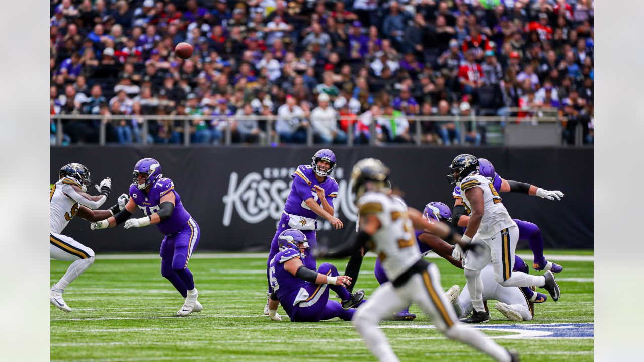 Vikings' announcer goes wild calling final play of London win over Saints