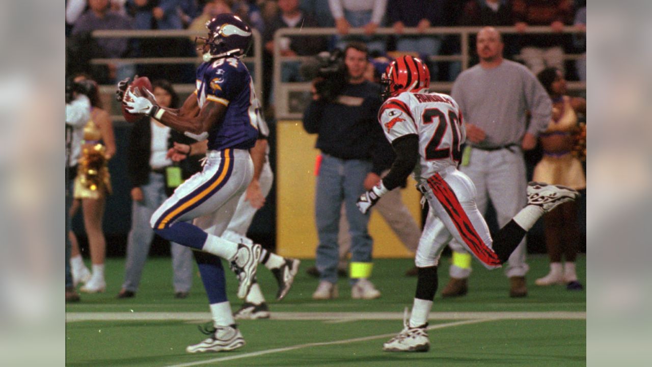 Randy Moss isn't happy Vikings gave rookie his old number