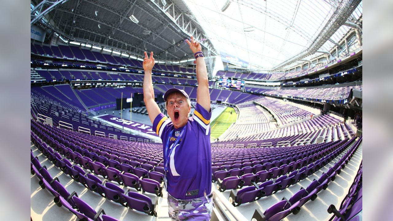 Coaches Bud Grant, Zimmer Team Up for 1st Gjallarhorn Sounding