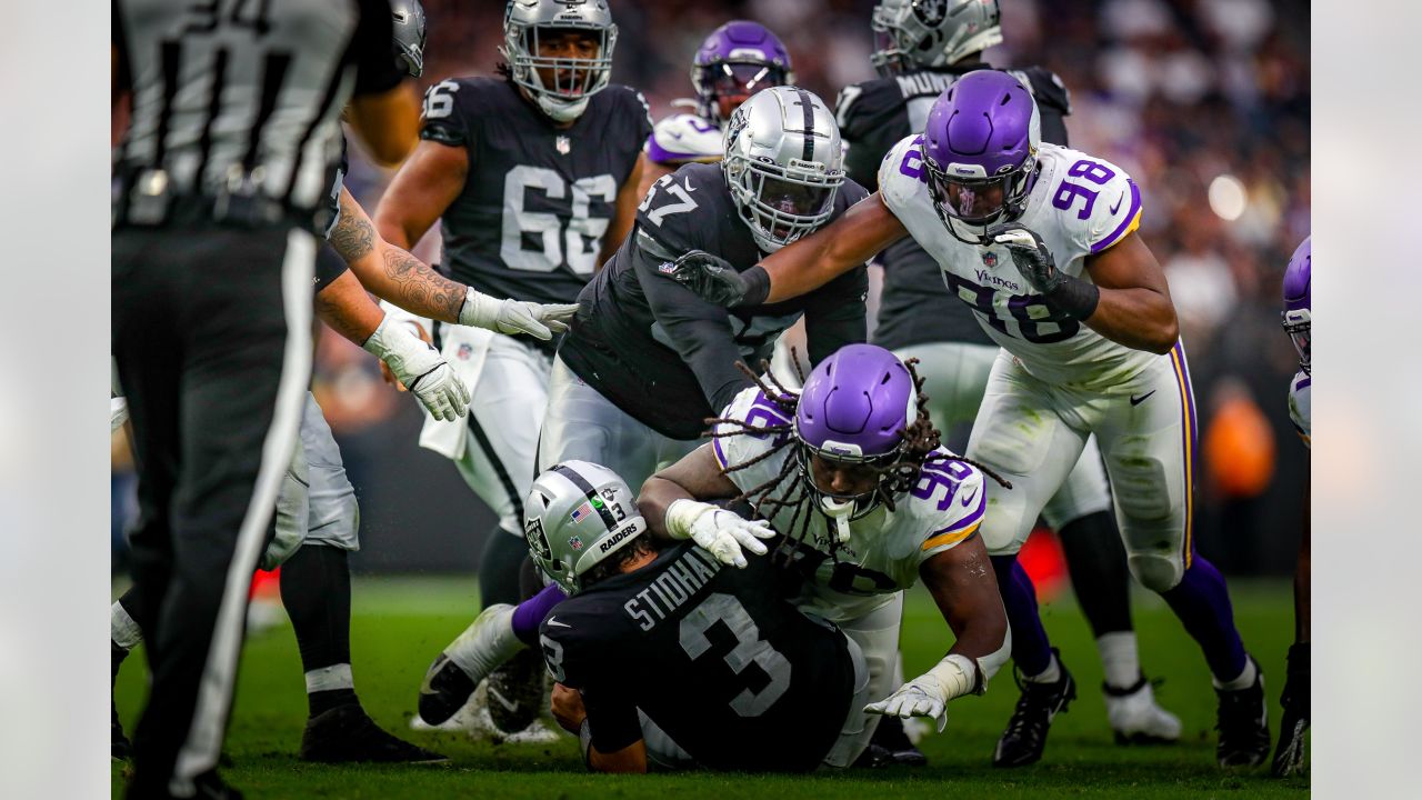 Minnesota Vikings defensive tackle Dalvin Tomlinson (94) against the Las  Vegas Raiders during an NFL preseason football game, Sunday, Aug. 14, 2022,  in Las Vegas. (AP Photo/John Locher Stock Photo - Alamy