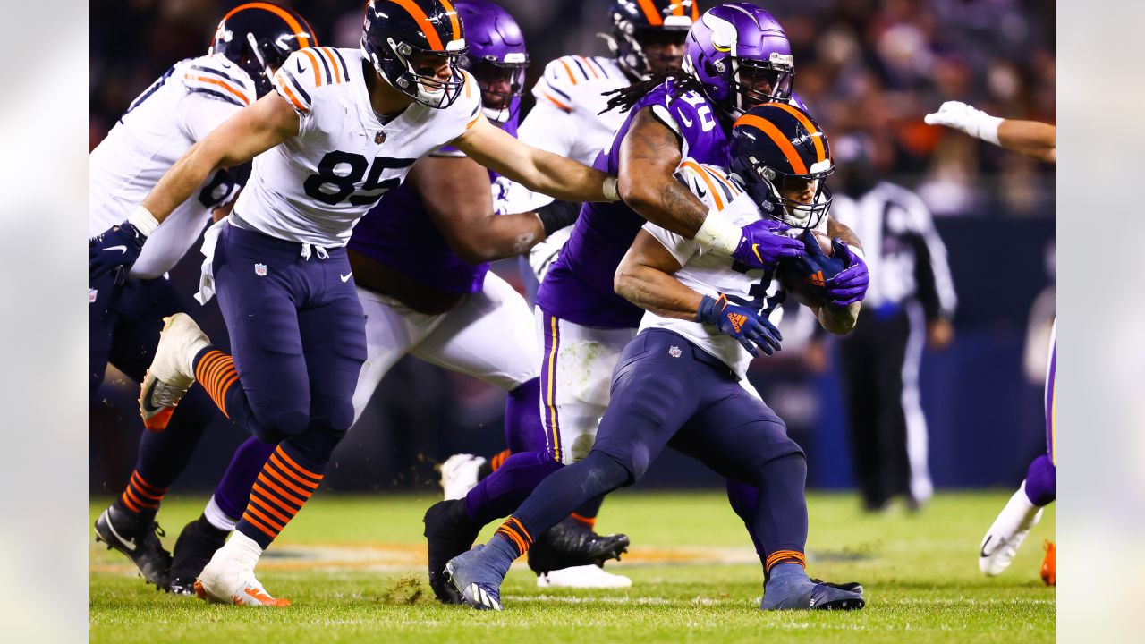 Cousins throws for 2 touchdowns as Vikings beat Bears 17-9 - The