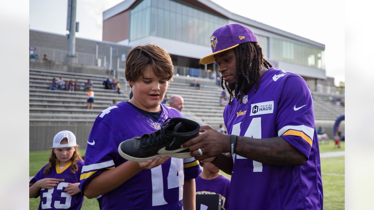 Vikings & Tradehome Shoes Team Up to Surprise 500 Foster Children