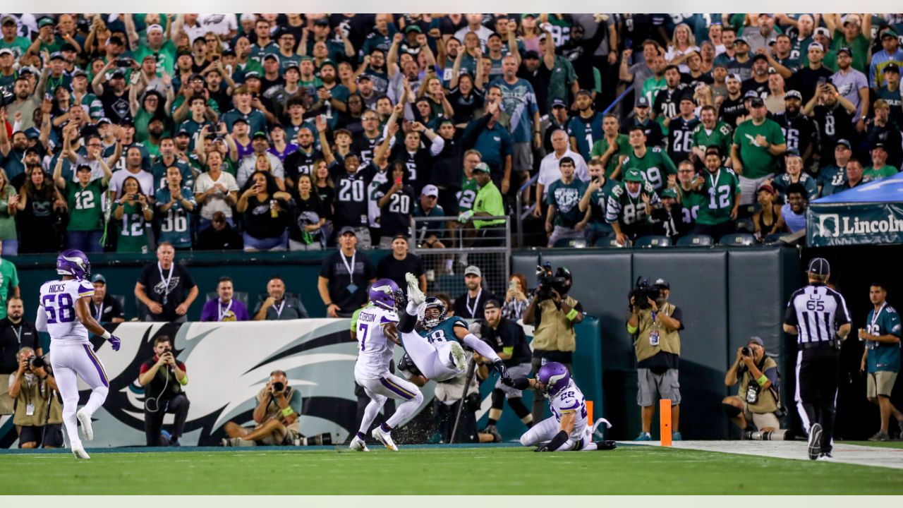 Philadelphia, Pennsylvania, USA. 7th Oct, 2018. Philadelphia Eagles tight  end Dallas Goedert (88) in action during the NFL game between the Minnesota  Vikings and the Philadelphia Eagles at Lincoln Financial Field in