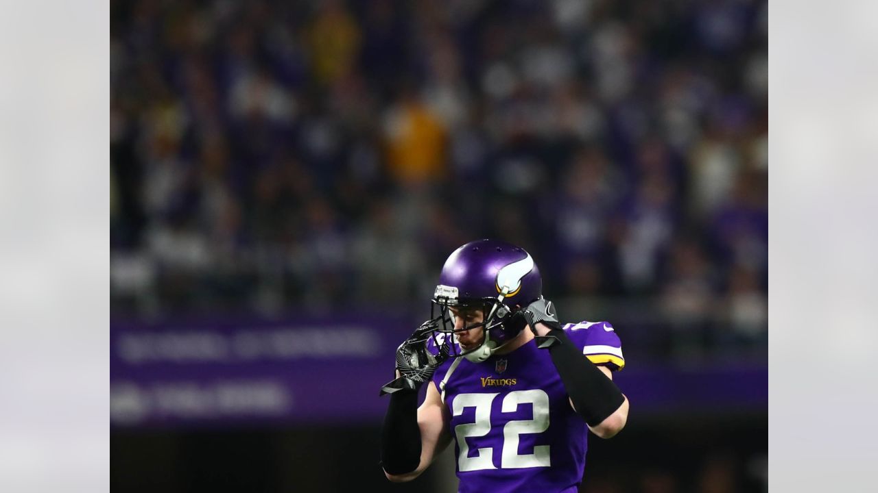 Vikings stun Saints, 29-24, with 61-yard touchdown on last play - CBS News