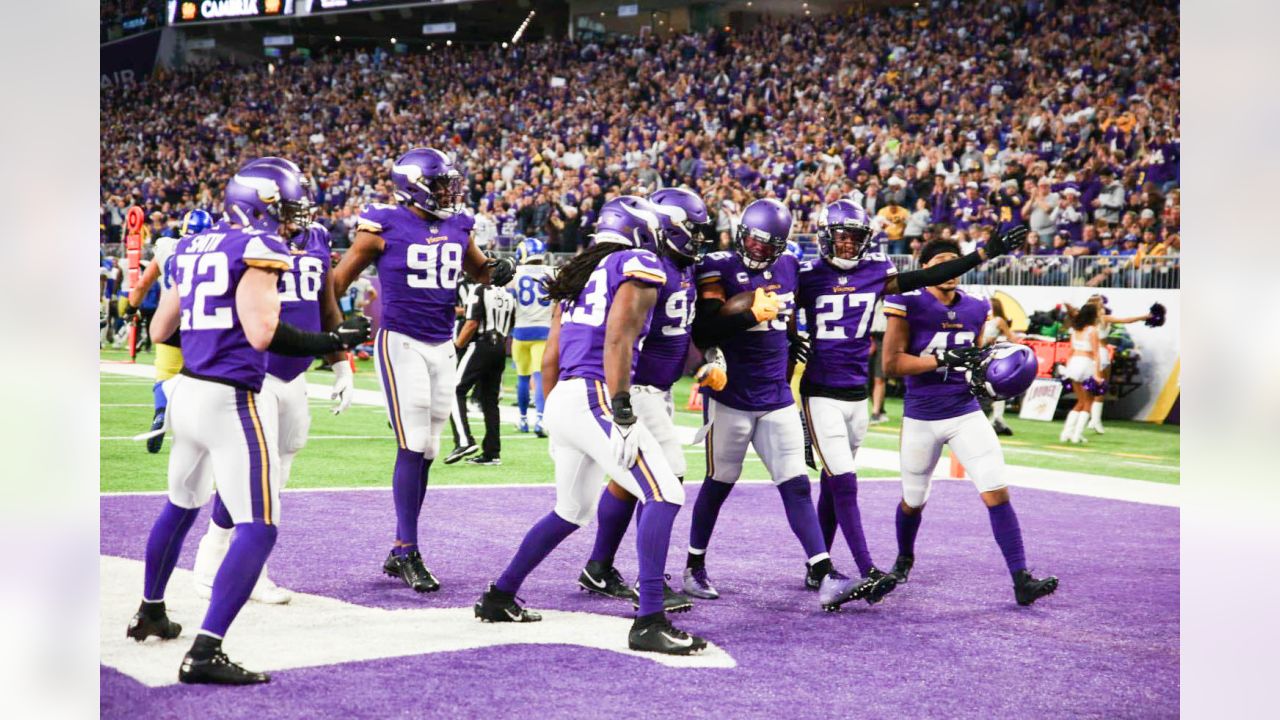 Vikings Snap Counts: A short-lived comeback for Thielen North News - Bally  Sports