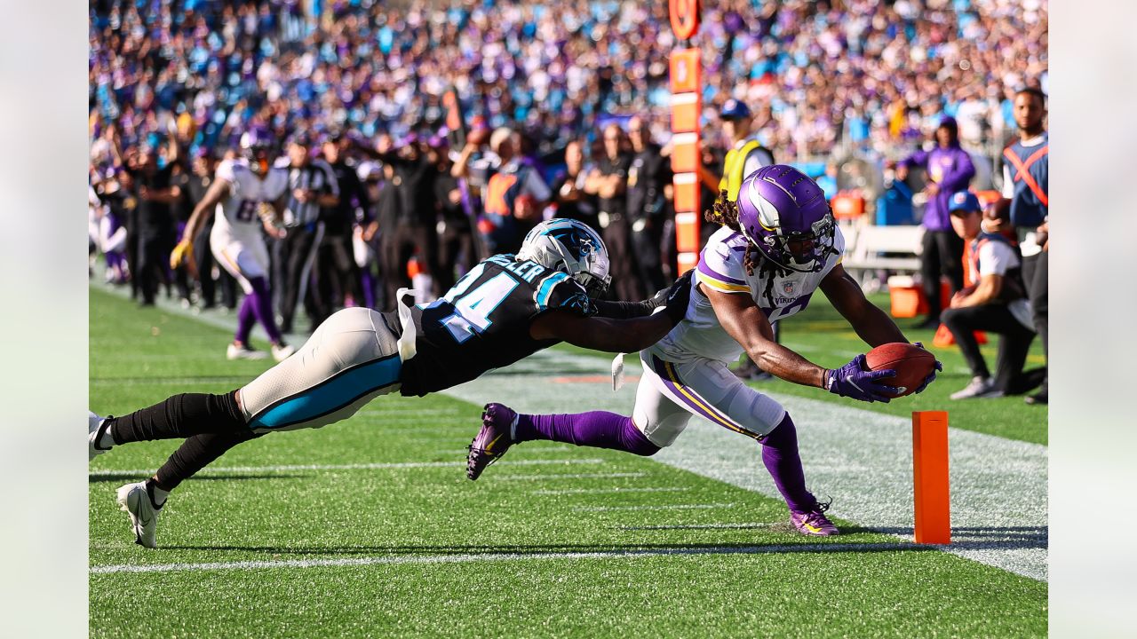 Justin Jefferson's 2 TDs help Vikings survive Panthers, pick up first win