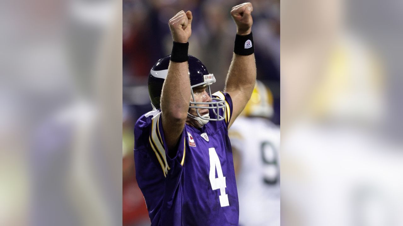 Favre flirtation enlivens the summer, but 'legacy' of Vikings No