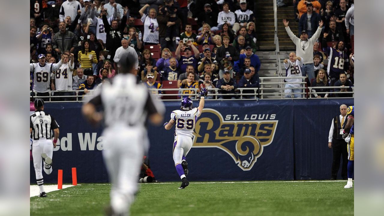 Jared Allen Becomes Tour Guide to Celebrate 'Hall of Fame Dad'