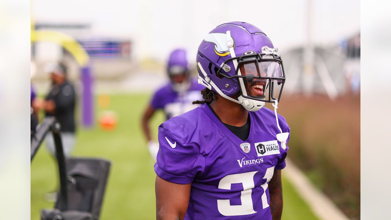 Minnesota Vikings cornerback Cameron Dantzler Sr. (3) on the field prior to  an NFL football game against the Chicago Bears, Sunday, Oct. 9, 2022 in  Minneapolis. (AP Photo/Stacy Bengs Stock Photo - Alamy