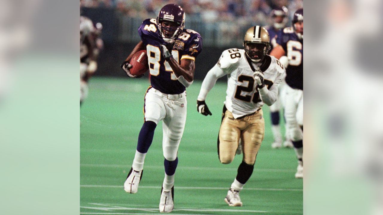 Vikings to induct Randy Moss, Ahmad Rashad into ring of honor