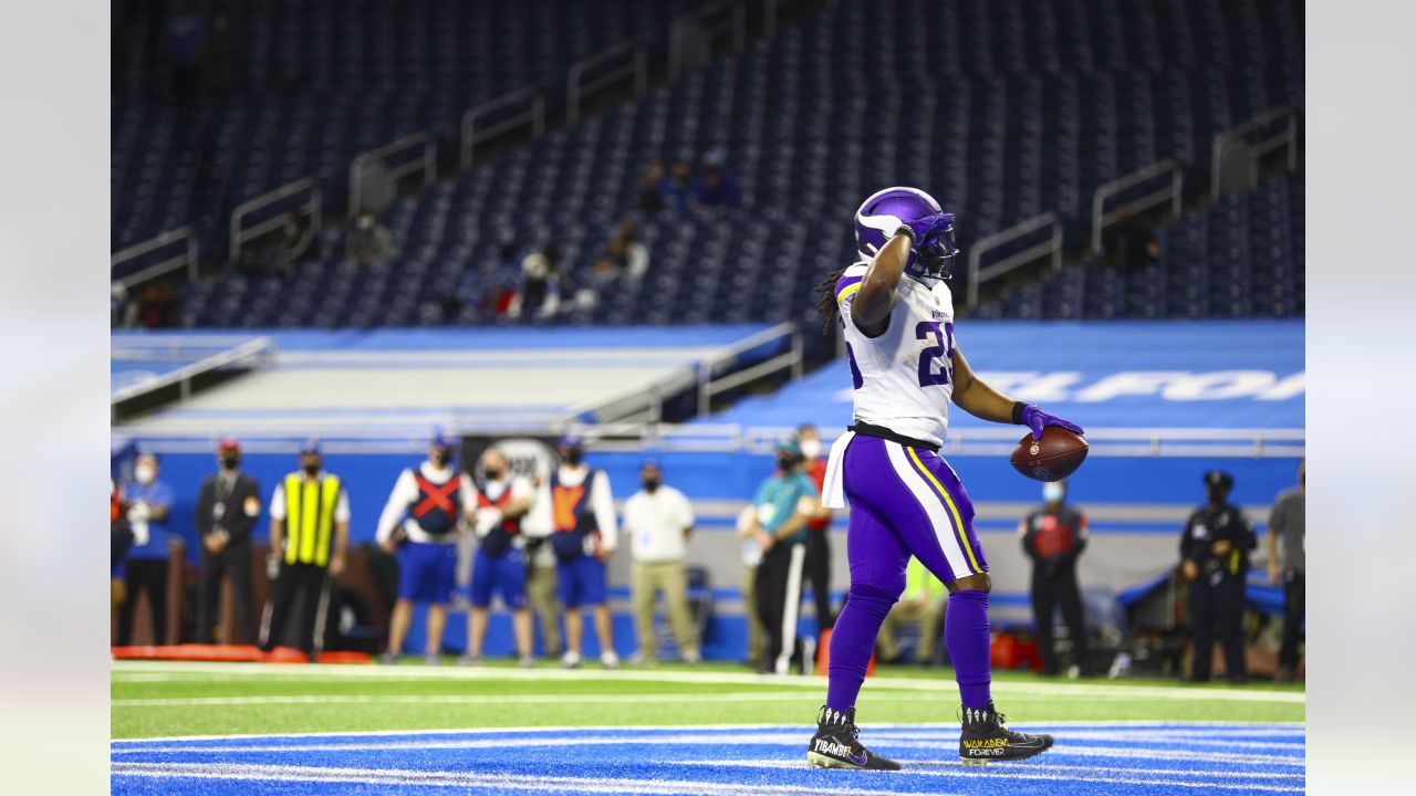 Cousins throws 3 TDs, Vikings end with 37-35 win over Lions