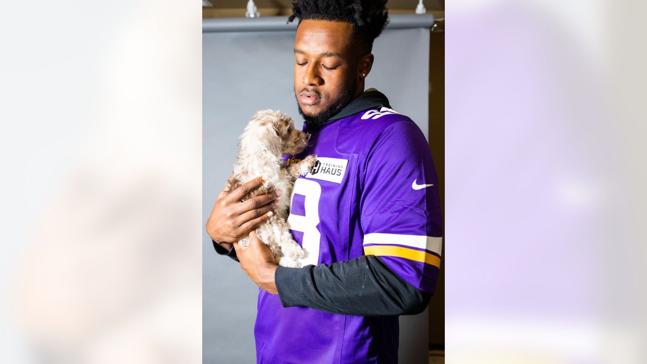 Vikings Team with Animal Shelter & Pet Food Shelf to Make Paws-itive Impact