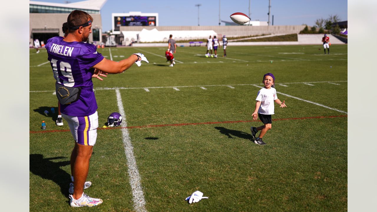 Kellen Mond Soaks Up QB Info During Drizzly 1st Vikings Practice