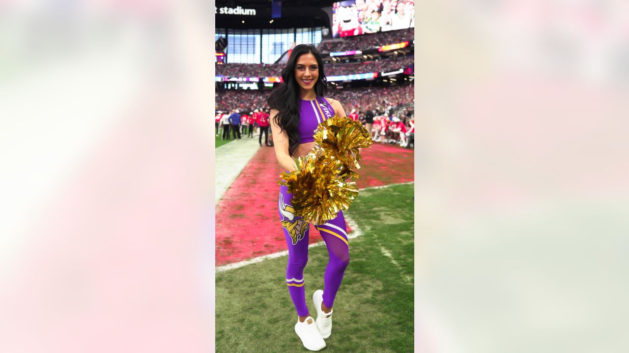 NFL World Reacts To The Vikings Cheerleader Video - The Spun