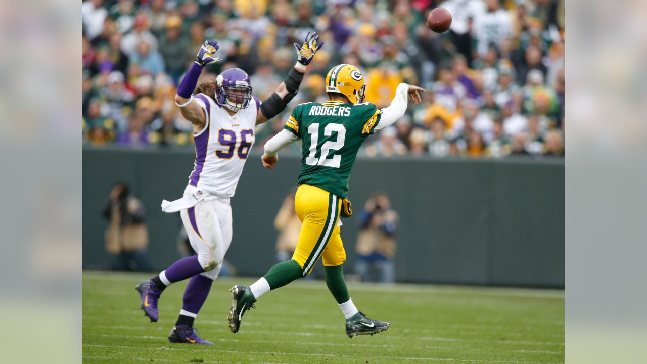 Brian Robison Sounds The Gjallarhorn, Leads Skol Chant Prior to Minnesota  Vikings-Green Bay Packers 