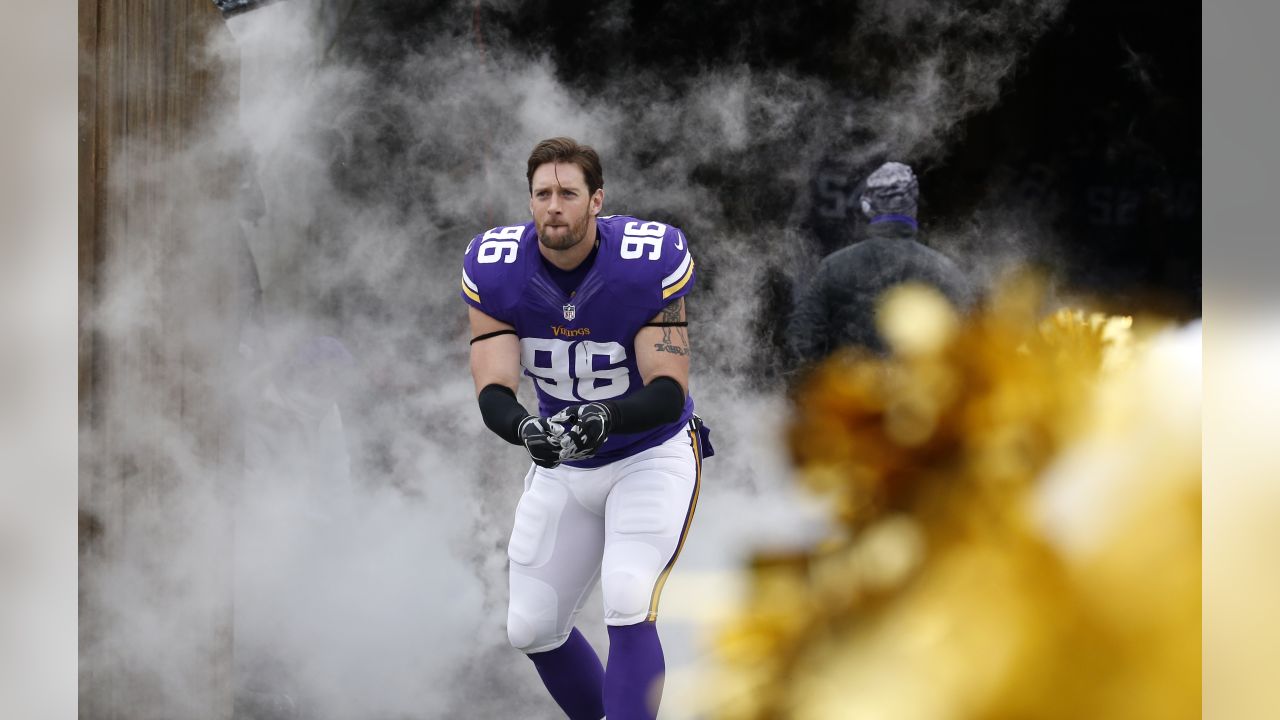 Brian Robison takes hefty pay cut to come back to the Vikings - Daily  Norseman