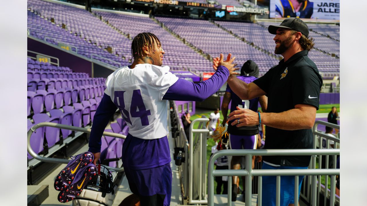 Jared Allen officially inducted as 27th member of Vikings Ring of