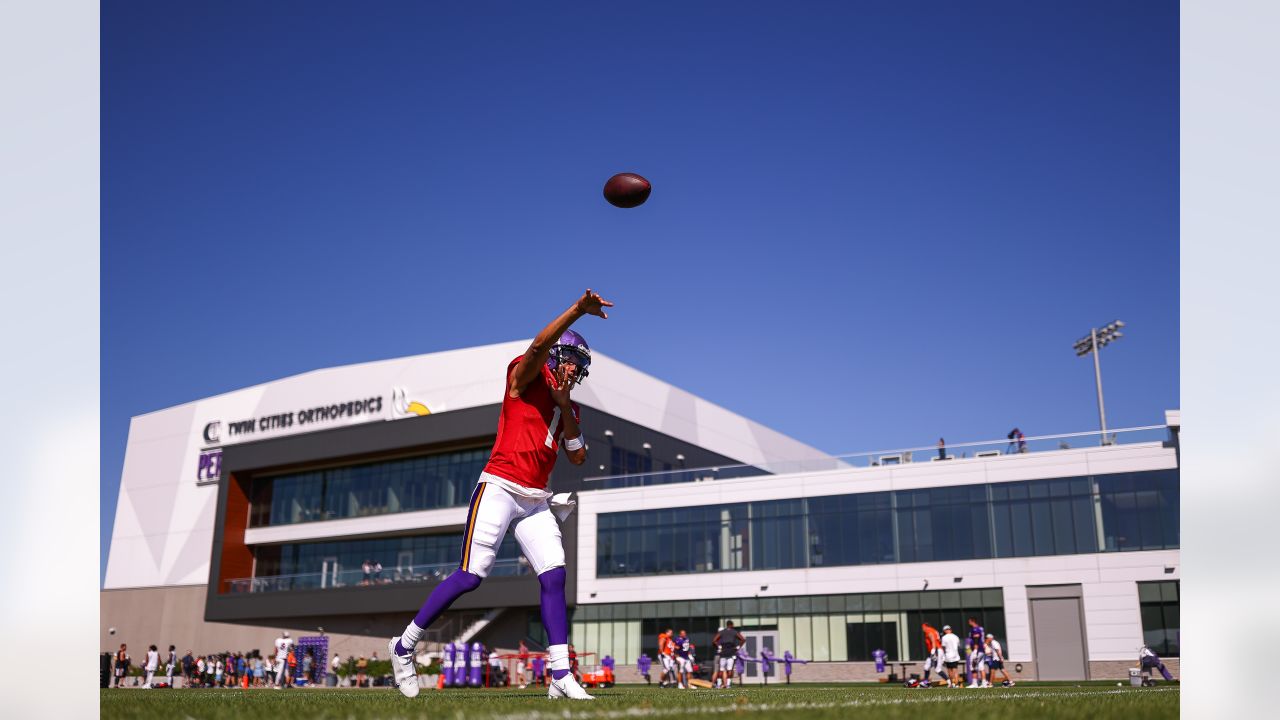 Kellen Mond Soaks Up QB Info During Drizzly 1st Vikings Practice