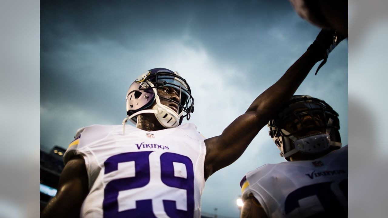 Vikings make CB Xavier Rhodes wear boxing gloves at practice