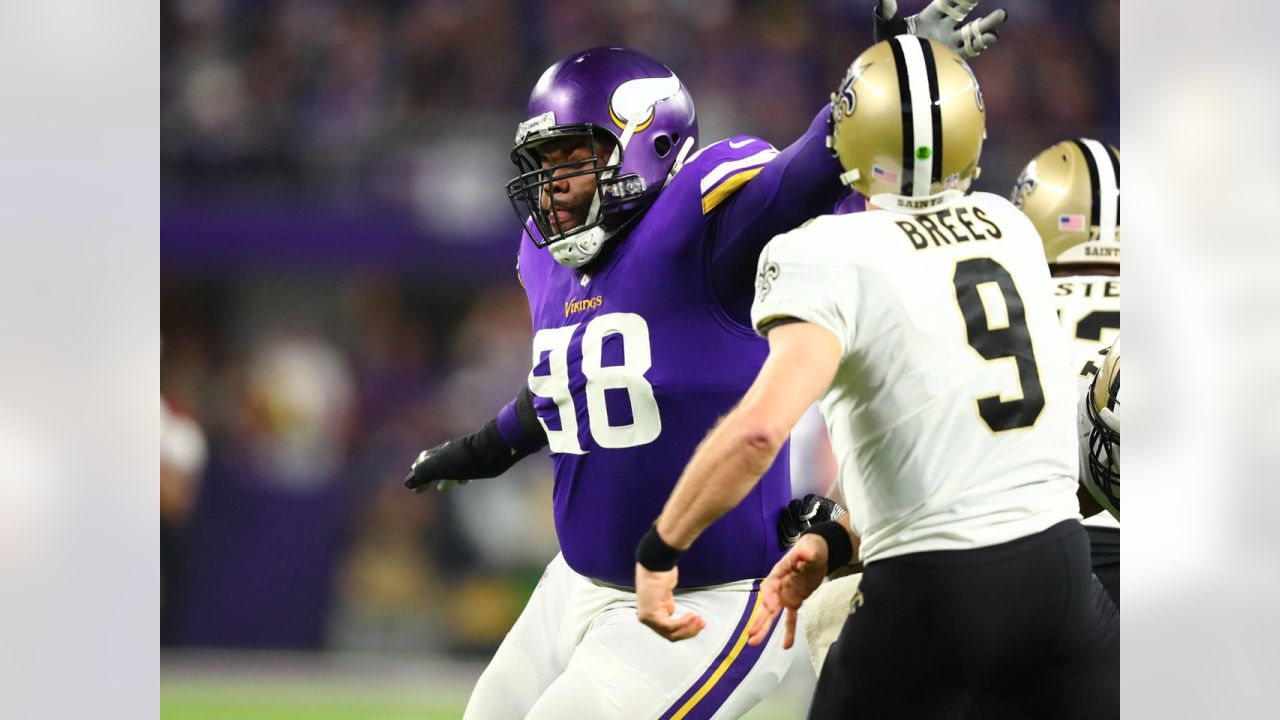 Vikings stun Saints, 29-24, with 61-yard touchdown on last play - CBS News