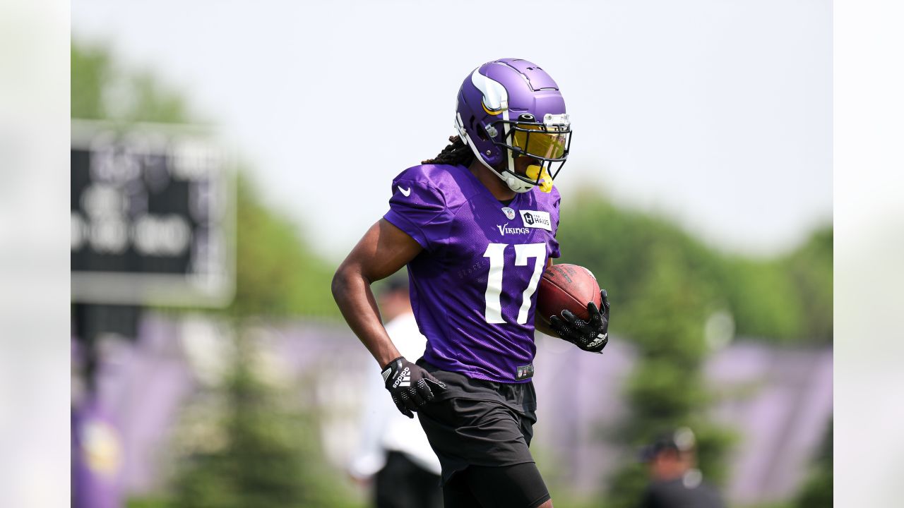 Vikings S Lewis Cine adamant he will play in 2023