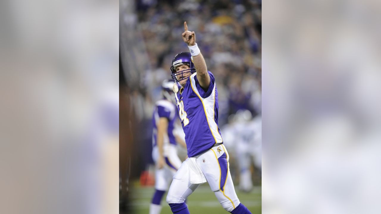 Favre flirtation enlivens the summer, but 'legacy' of Vikings No