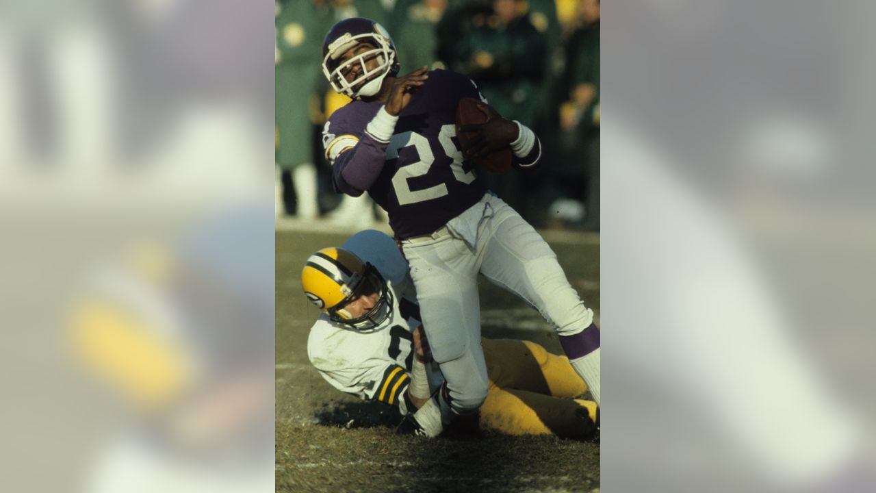 Vikings to induct Randy Moss, Ahmad Rashad into ring of honor