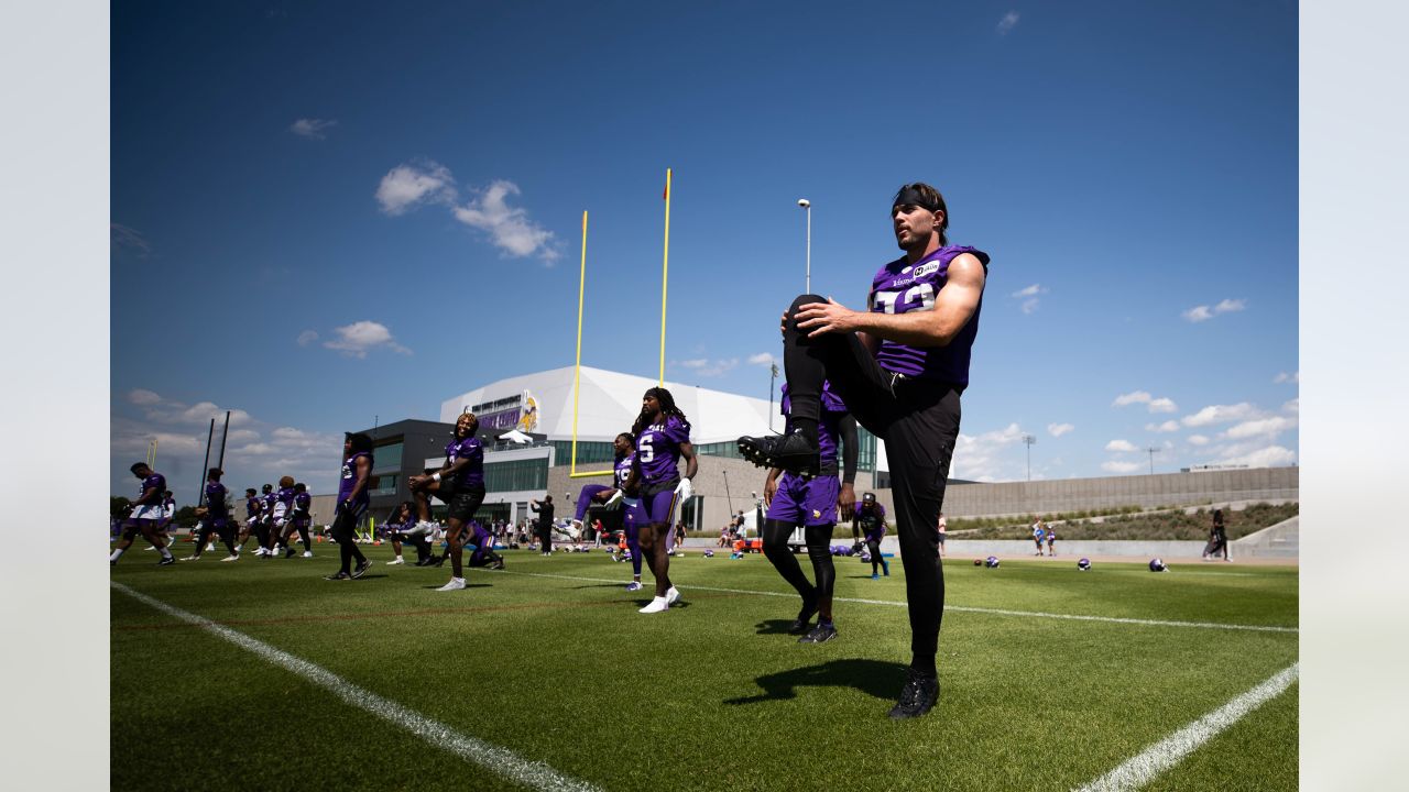 Minnesota Vikings surprise Jared Allen with Ring of Honor announcement  after training camp address - ESPN