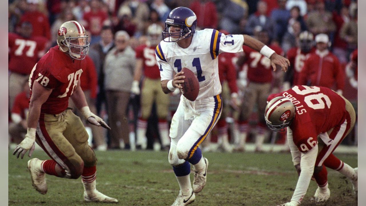 Santa Clara, USA. 28th Nov, 2021. Minnesota Vikings fan before the start of  the game against the San Francisco 49ers in San Francisco, Sunday November  28, 2021. (Neville Guard/Image of Sport) Photo