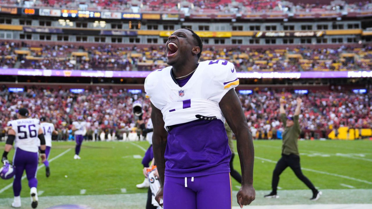 Iced-out Kirk Cousins celebrates Vikings 20-17 win over Commanders