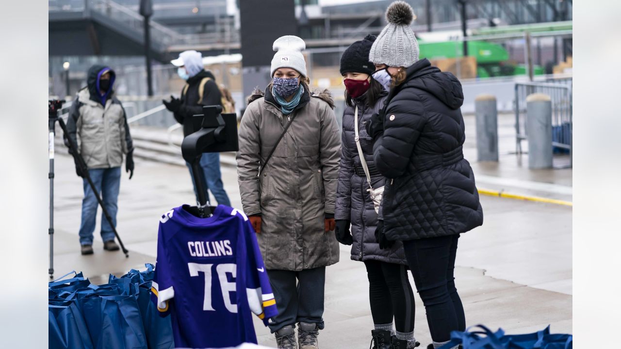 Vikings Team Up With UnitedHealthcare and Hy-Vee To Distribute 1,500  Thanksgiving Meals