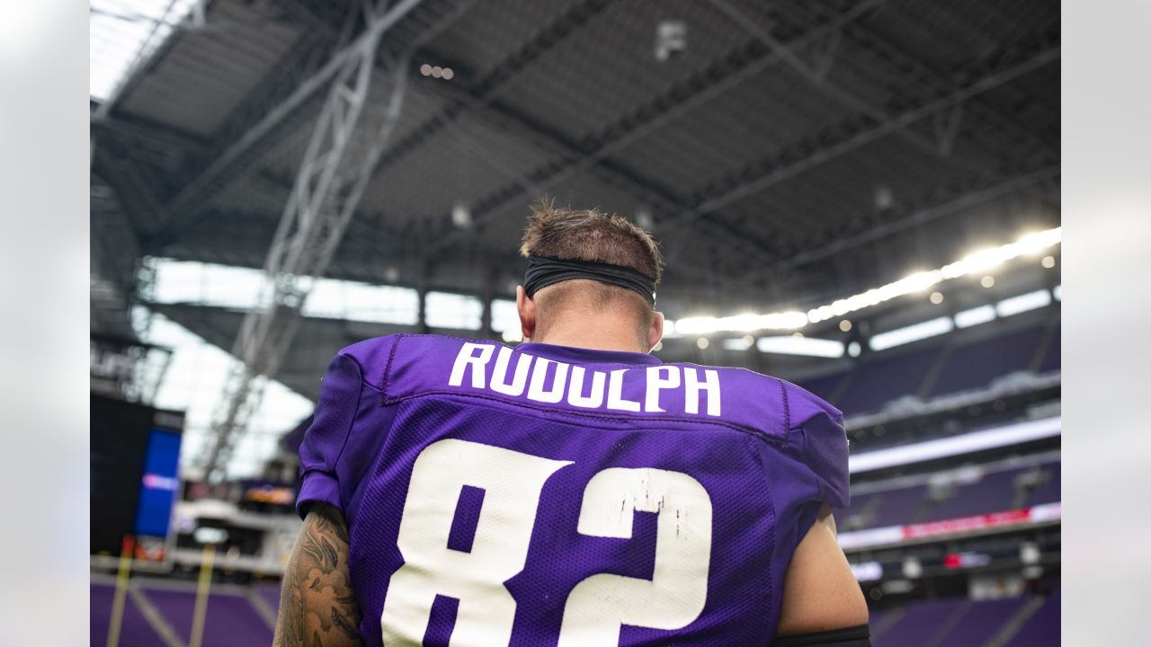 Vikings' Adam Thielen Surprises Nurse At Hospital With 2 Super