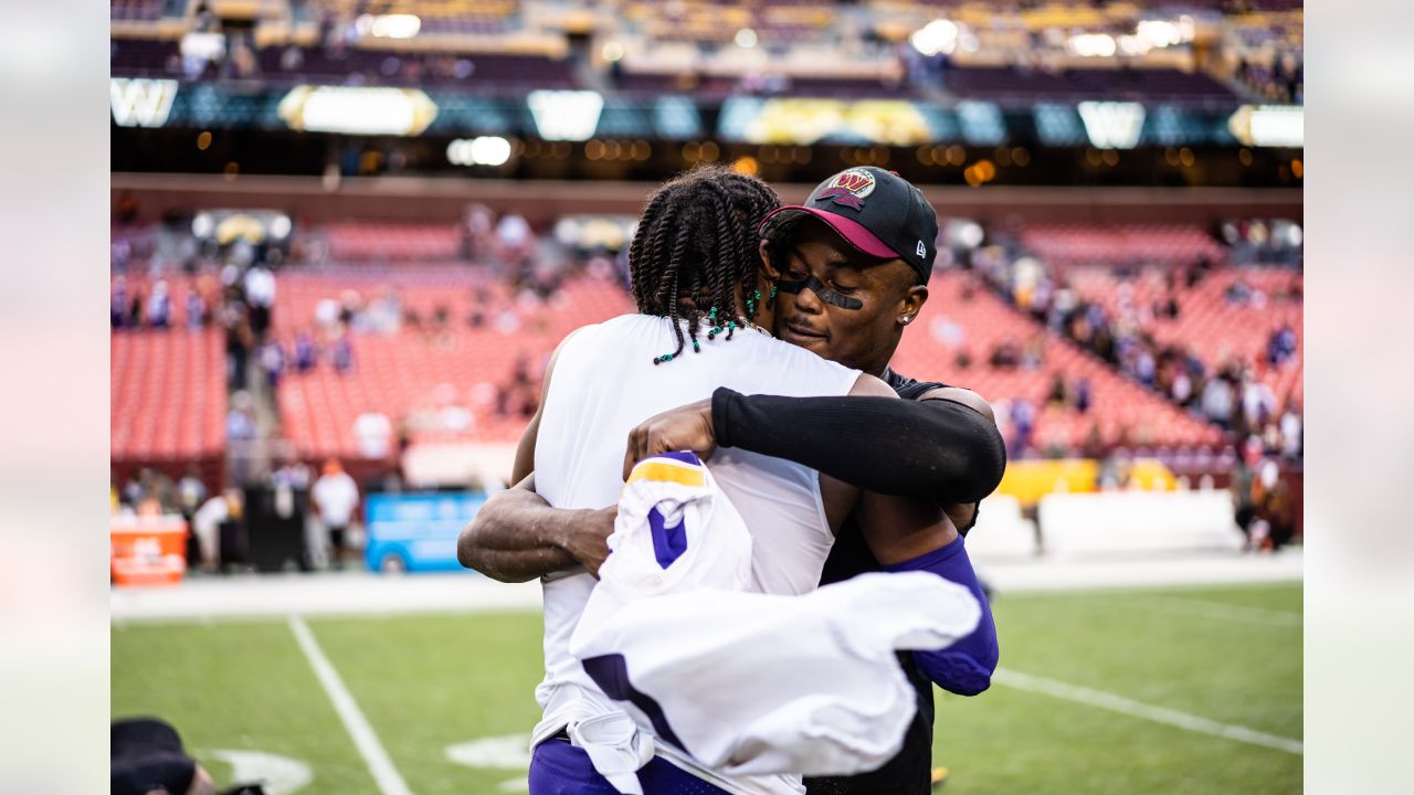 Vikings' Kirk Cousins celebrates emotional win in first game back in  Washington – Twin Cities