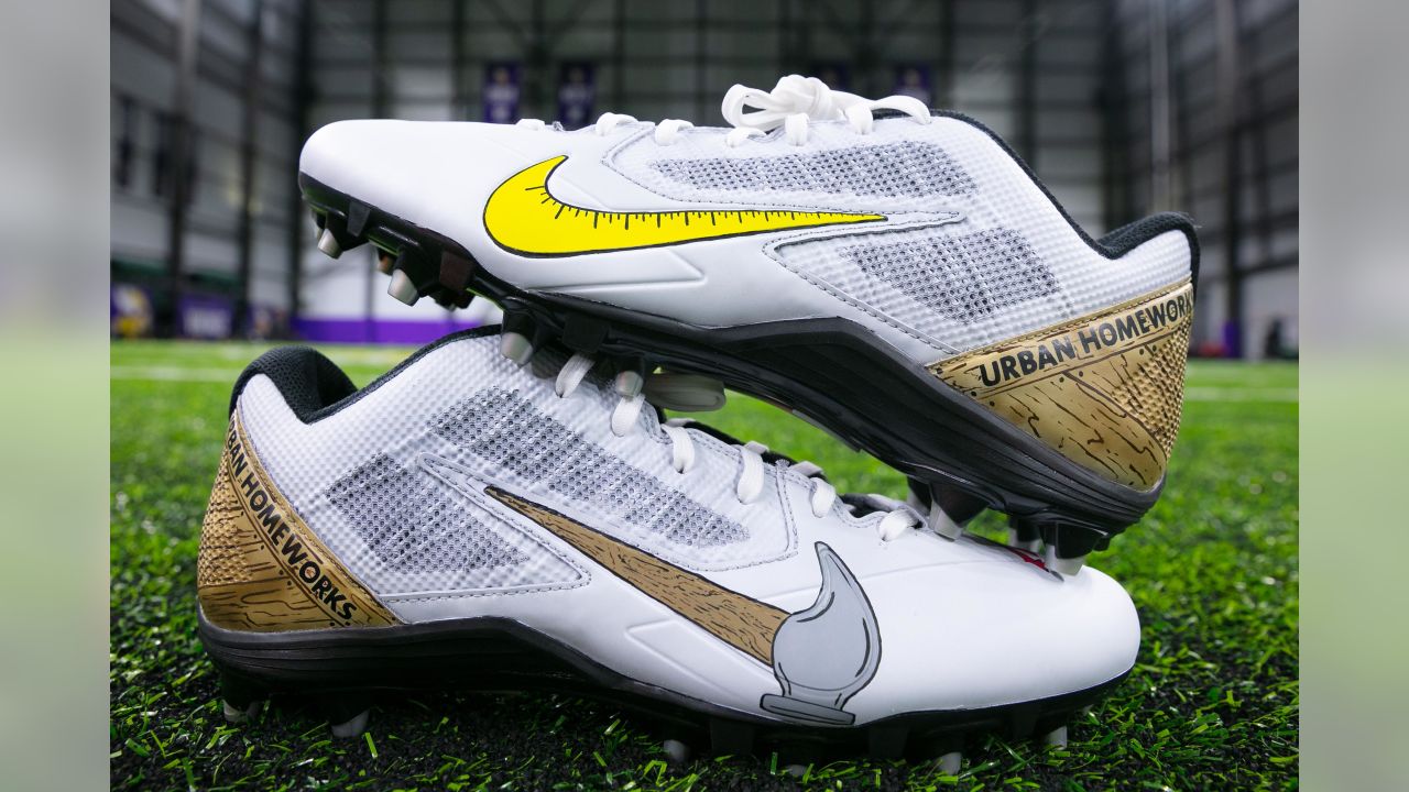 Vikings' C.J. Ham Honors Mother's Memory With Custom Cleats