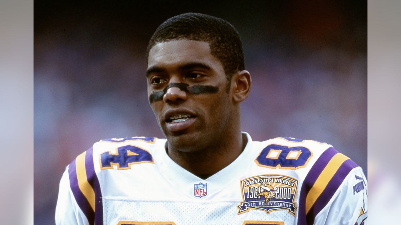 It's official: Vikings cut loose receiver Randy Moss 