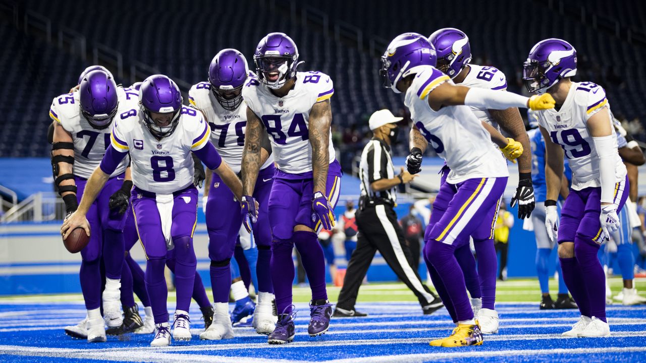 Minnesota Vikings on X: Pregame prayer. #NEvsMIN  /  X